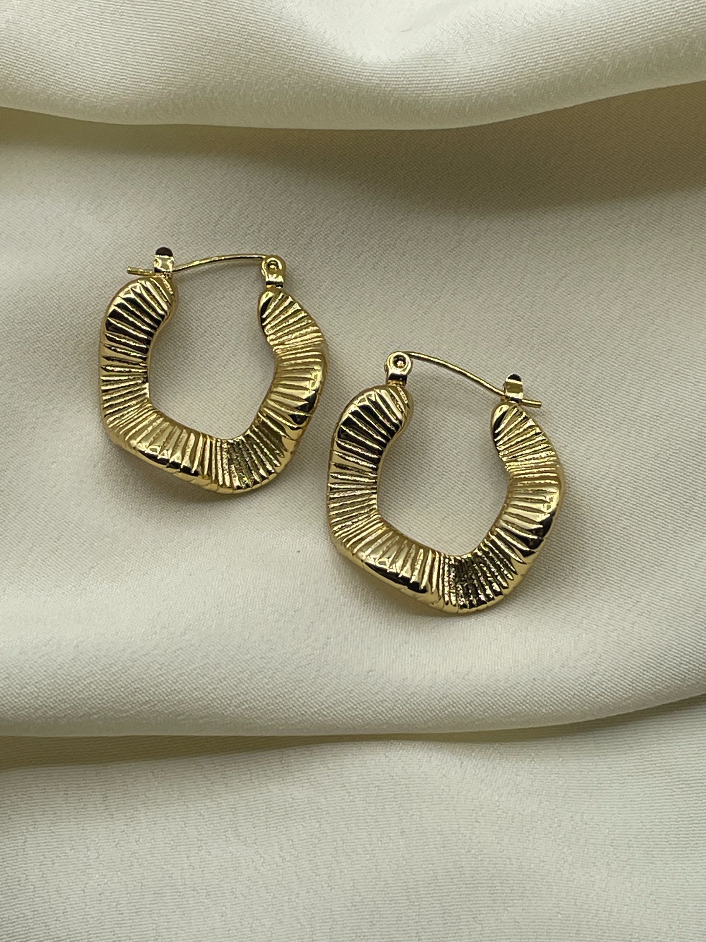 Striae Hoops Earrings Gold