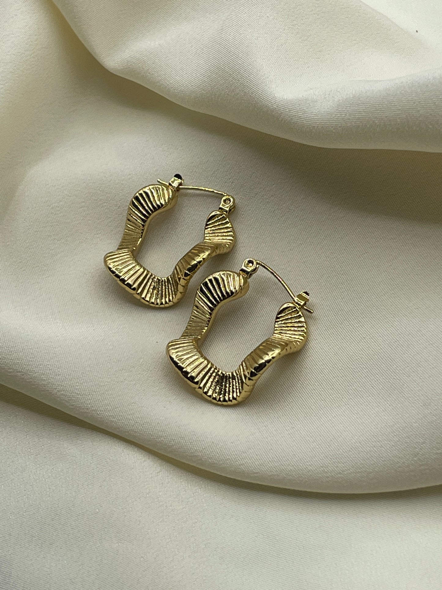 Striae Hoops Earrings Gold