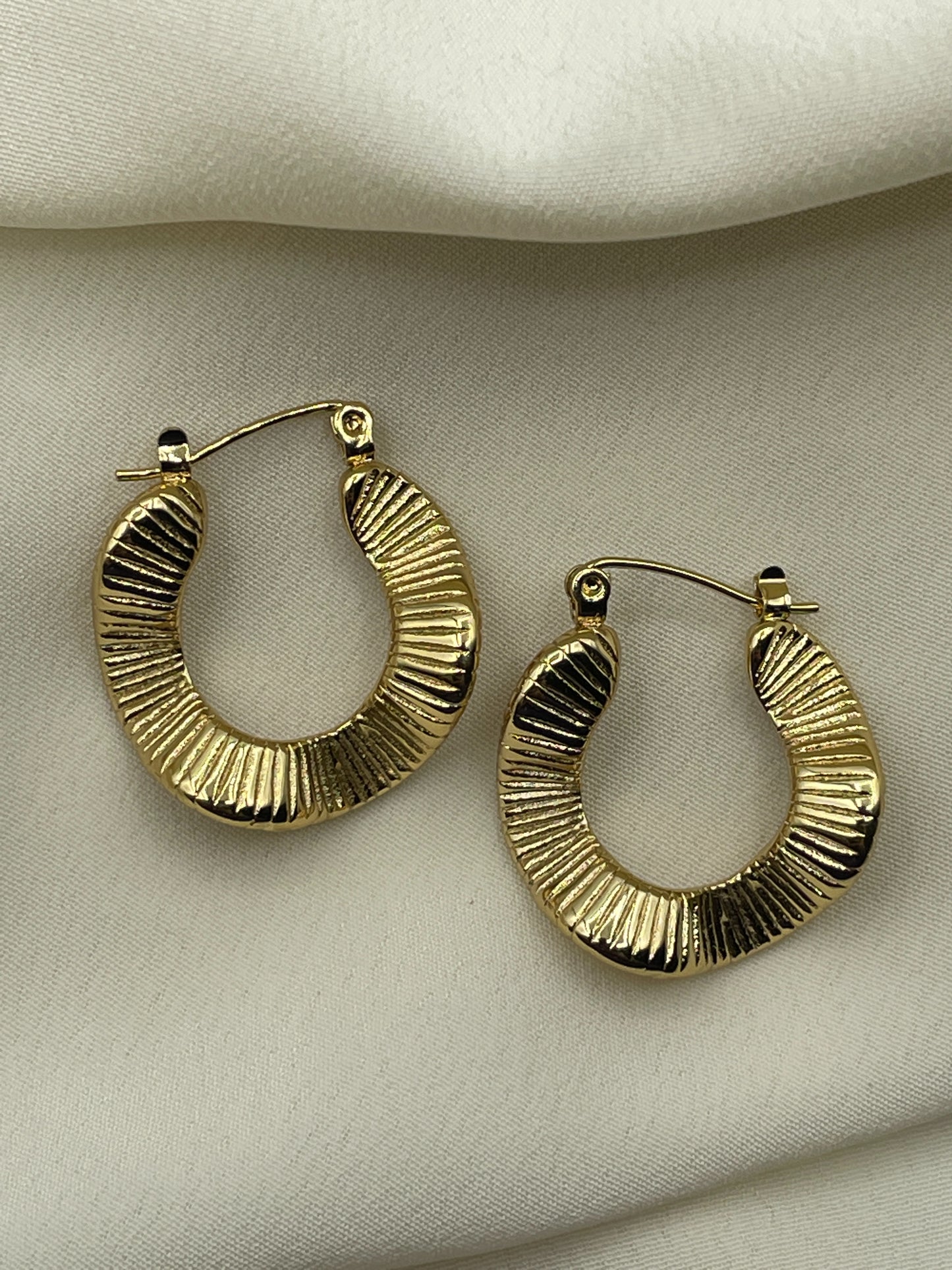 Striae Hoops Earrings Gold