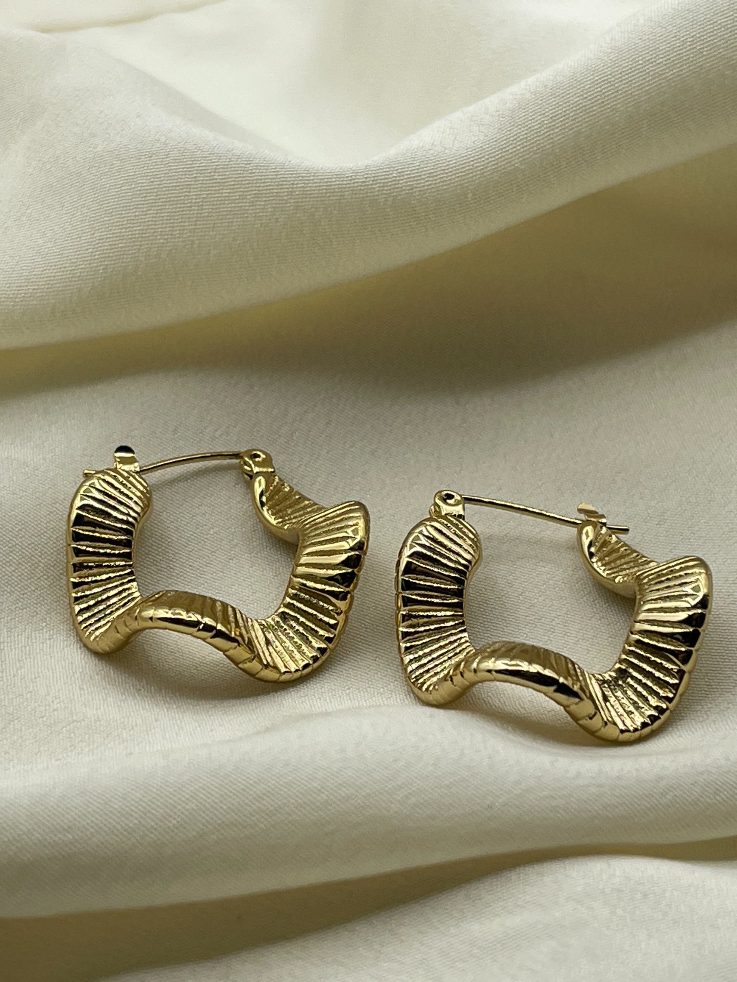 Striae Hoops Earrings Gold