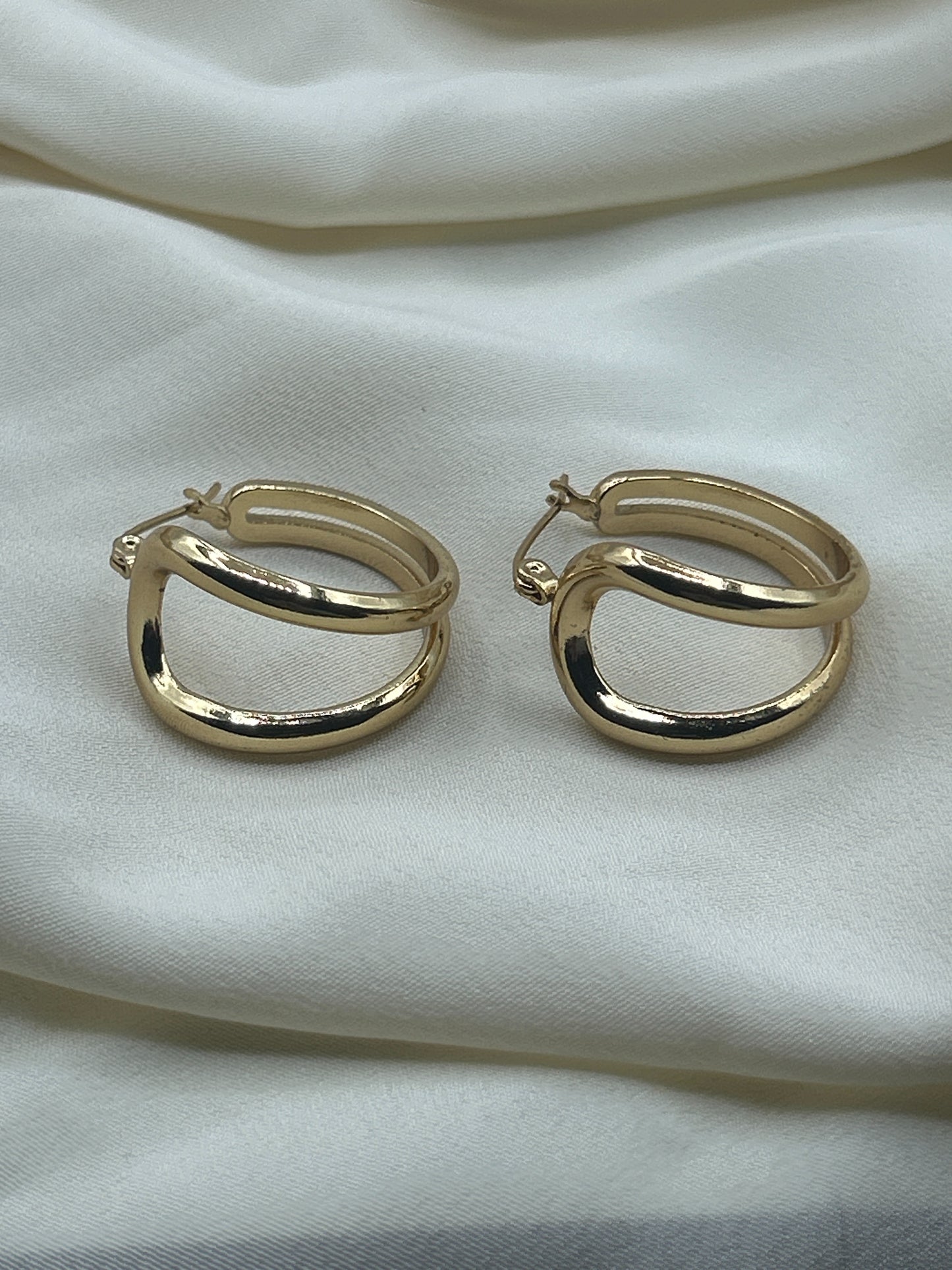 Tear Line Earring Gold