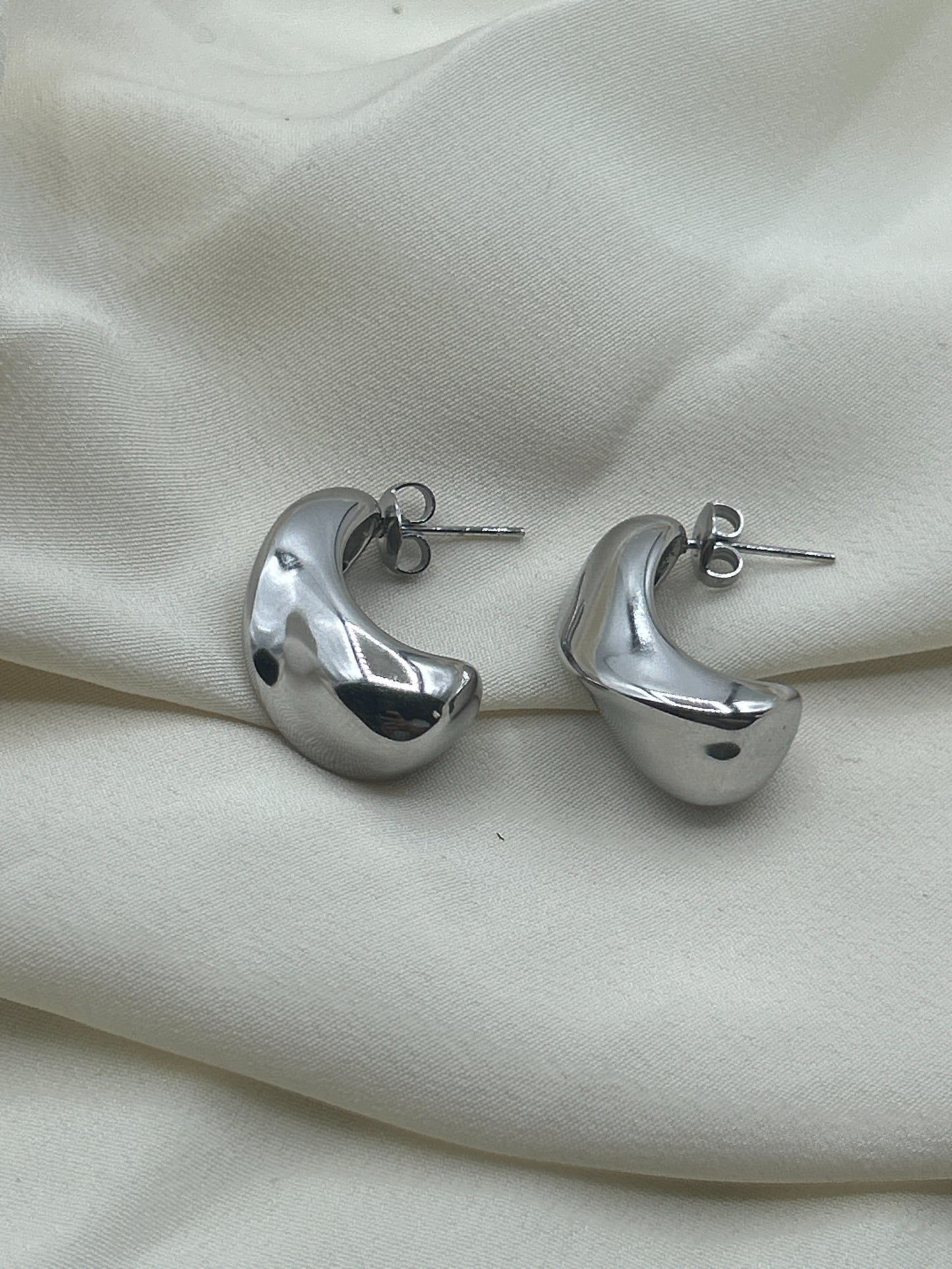 Thick Claw Earrings Silver