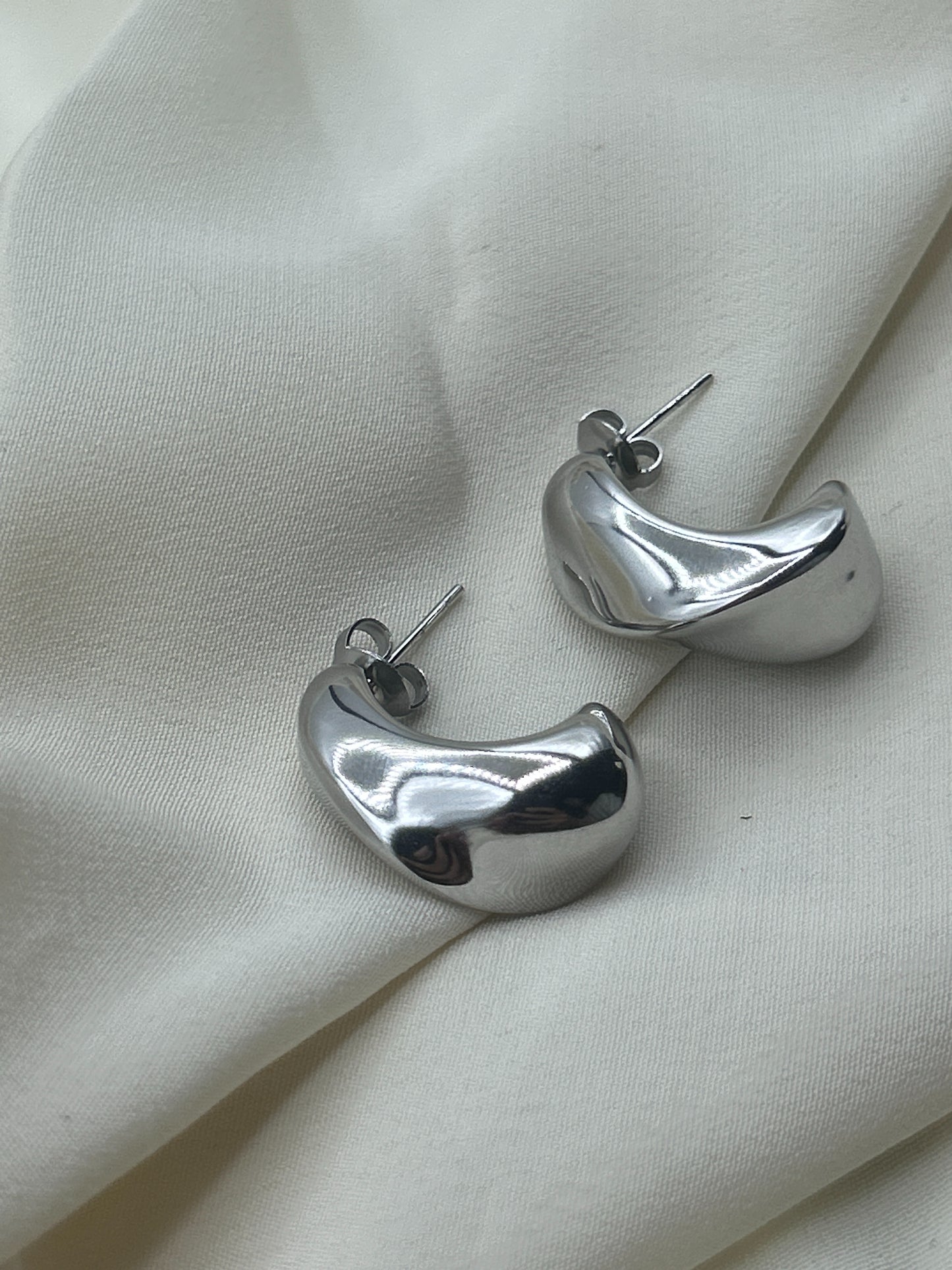Thick Claw Earrings Silver