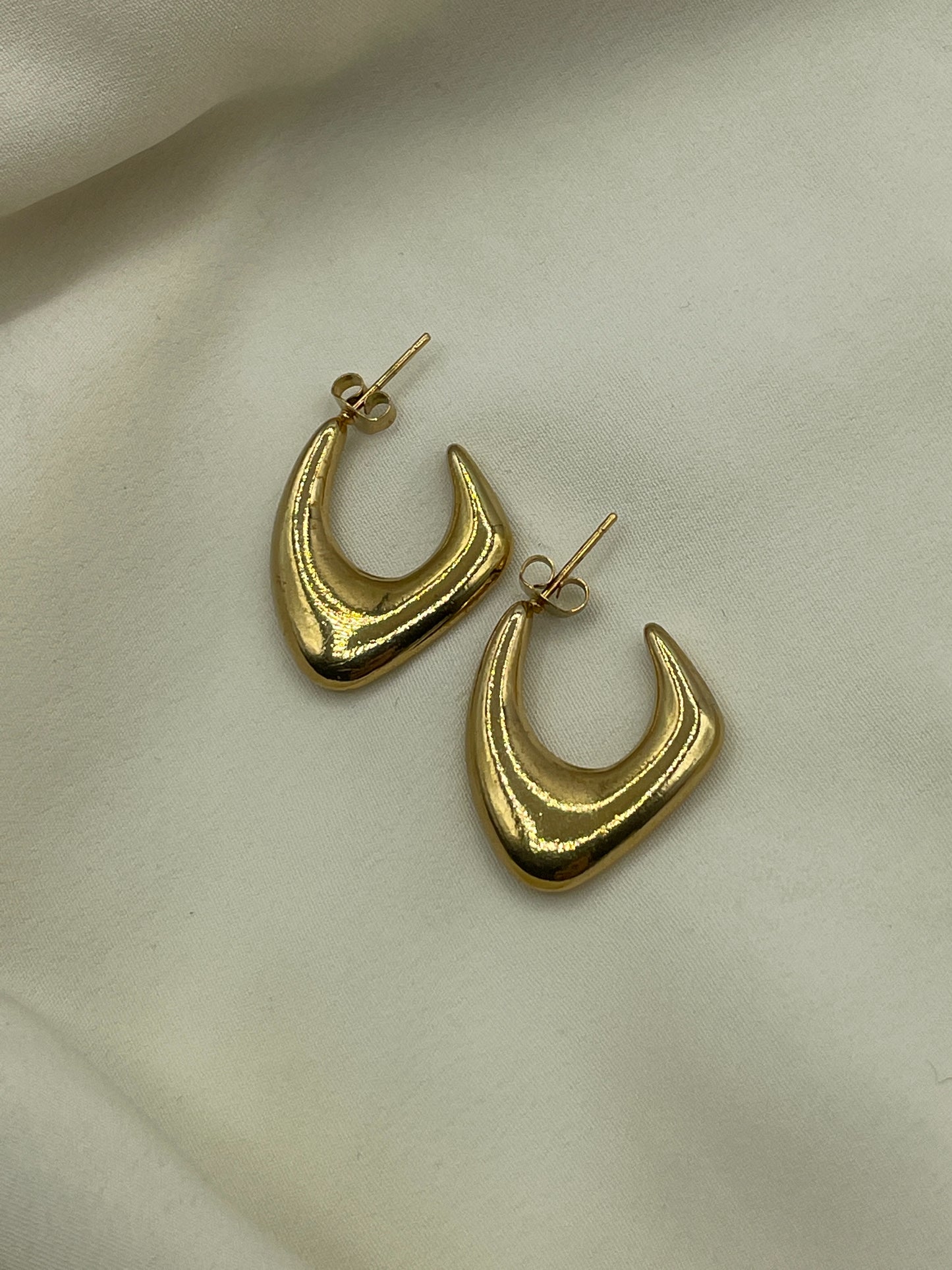 Thin Claw Earrings Gold