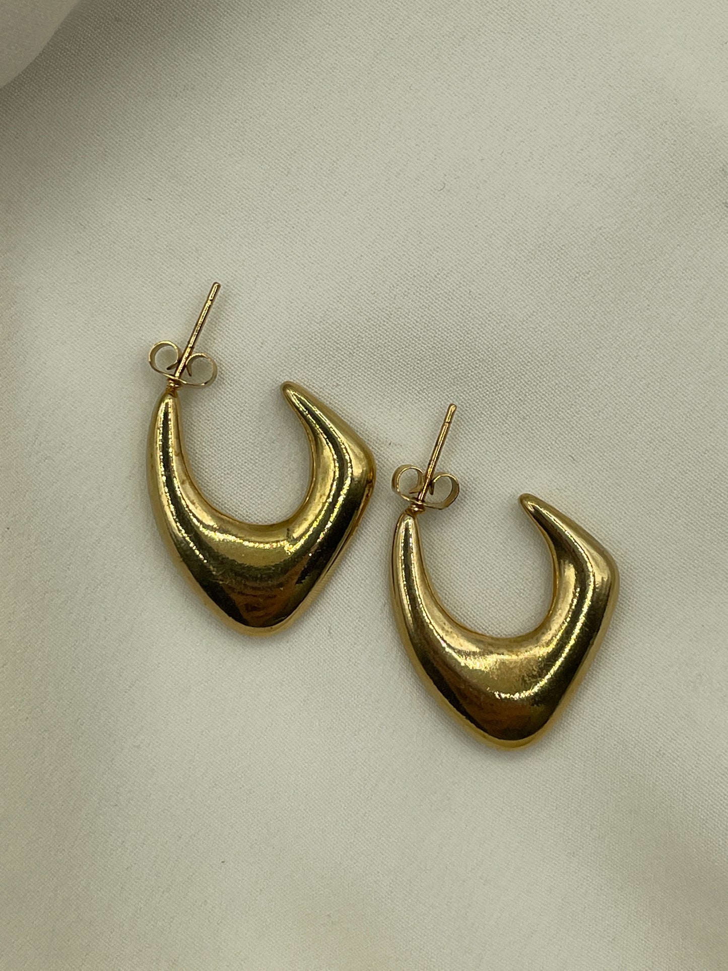 Thin Claw Earrings Gold