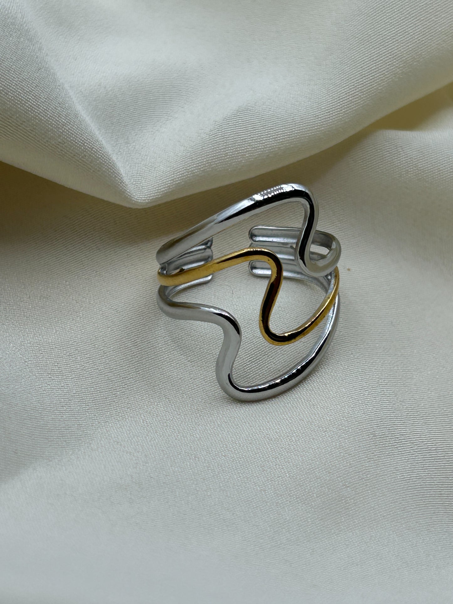 Bicolor Triple Windy Ring