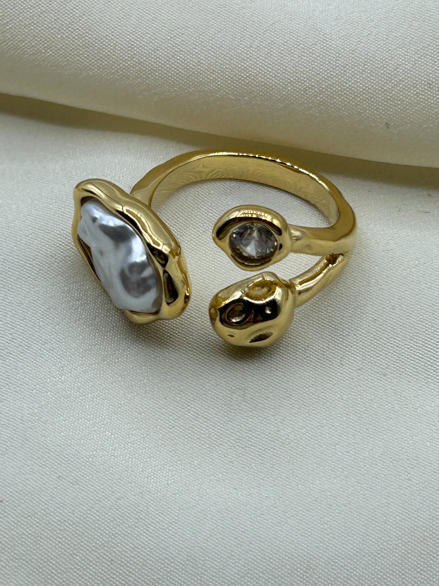 White Triple Ring Gold