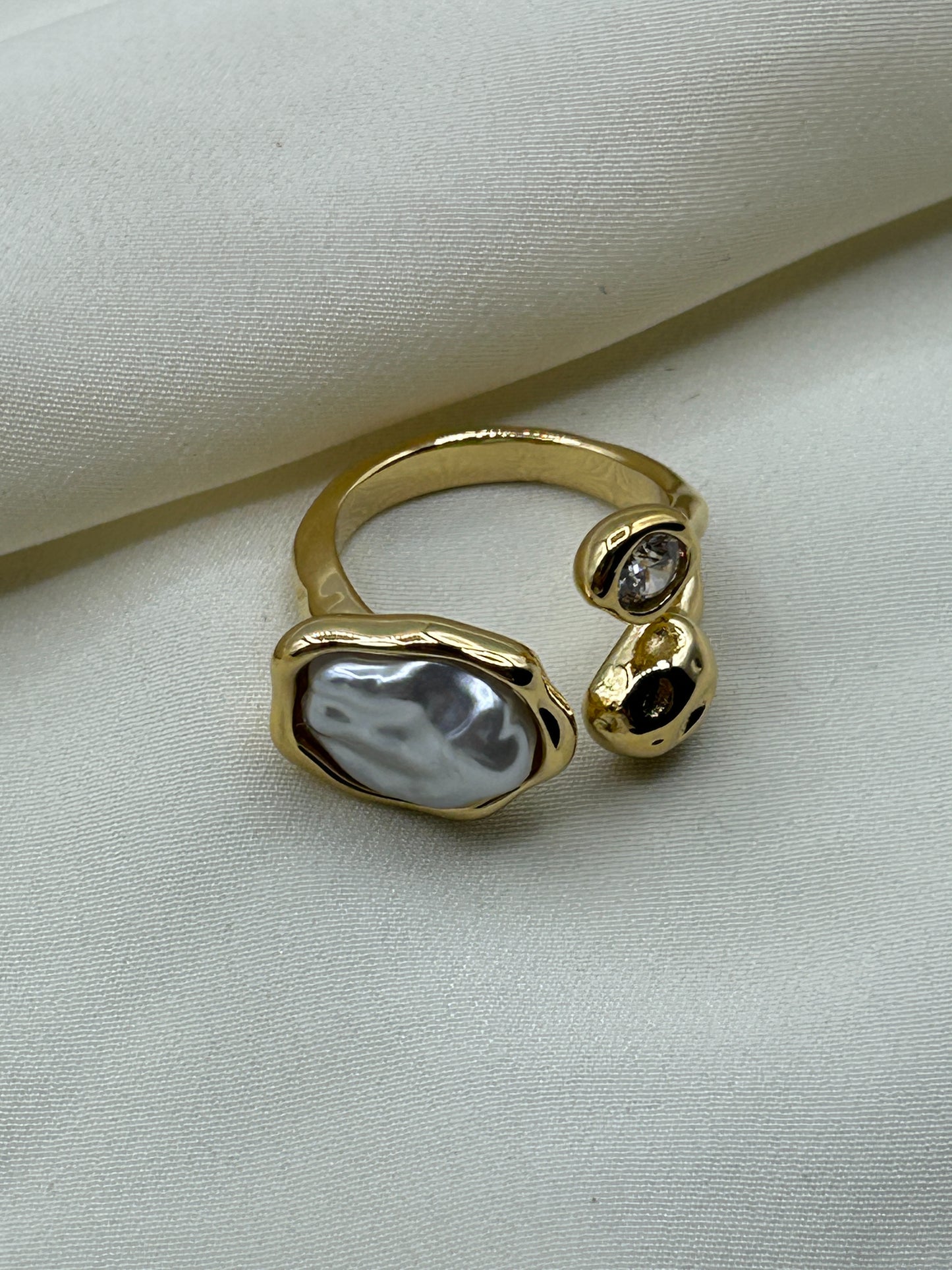 White Triple Ring Gold
