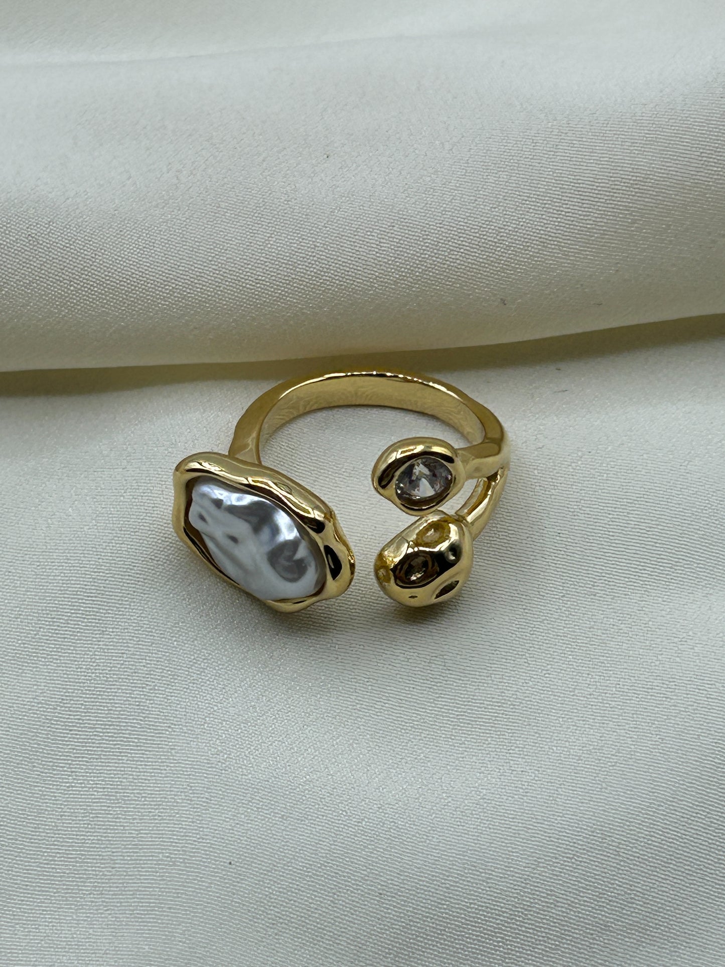White Triple Ring Gold