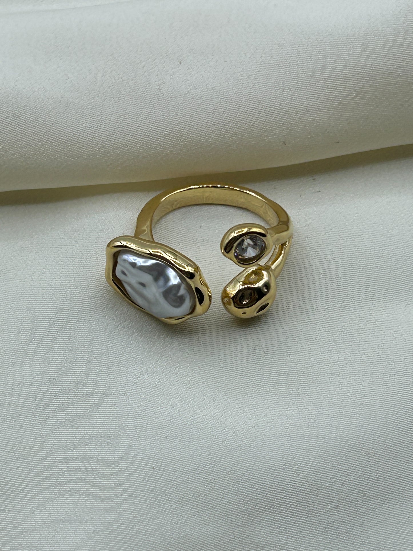 White Triple Ring Gold